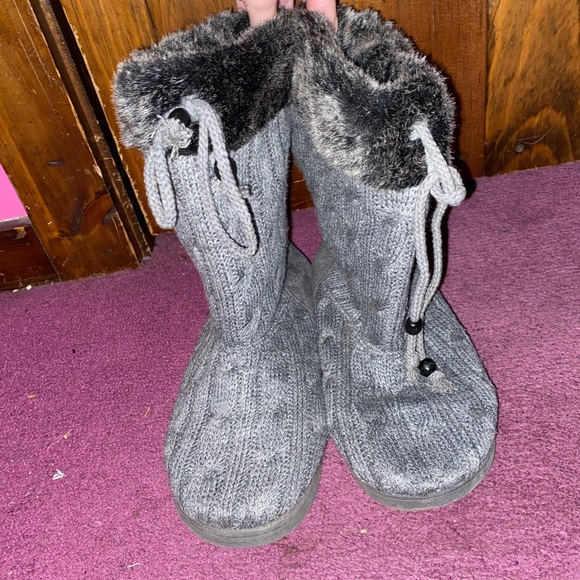Unionbay grey faux fur lined knit winter boots, size 9 - Picture 2 of 3